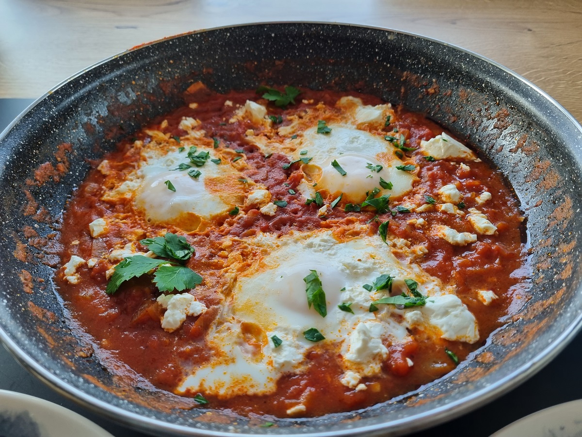 Poached Eggs in Tomato Sauce (Shakshouka) - TheSmartCookieCook