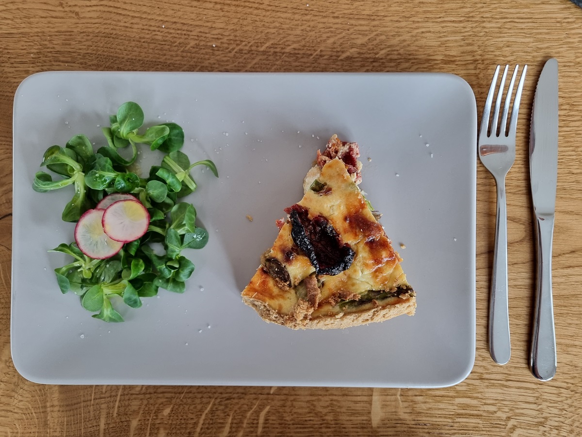 Asparagus and Sun-Dried Tomatoes Quiche