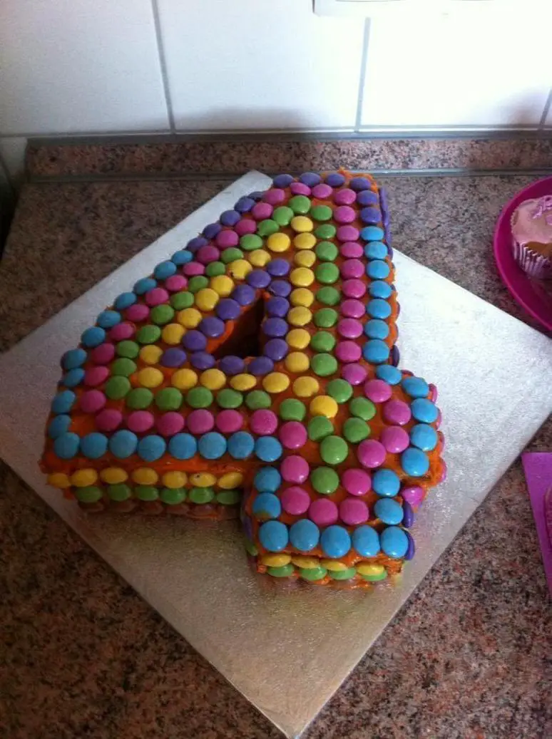 4 shaped birthday cake