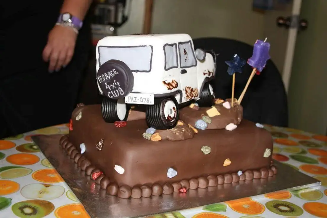 4wd birthday cake