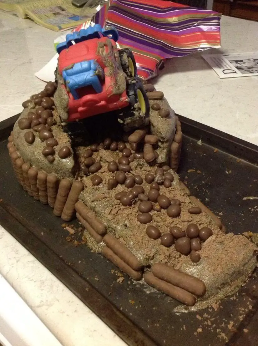 4wd birthday cake