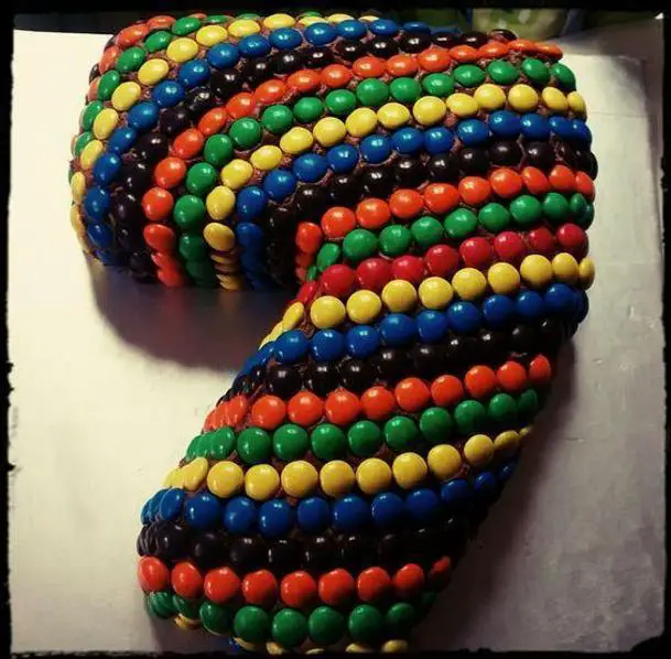 7 shaped birthday cake
