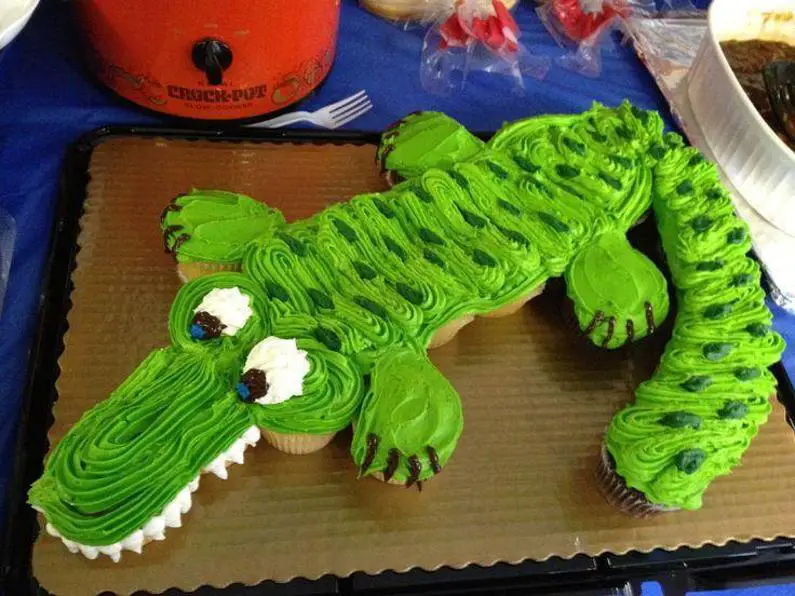 alligator birthday cake