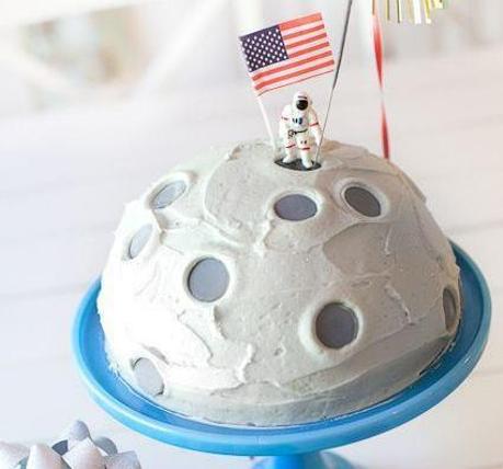 astronaut birthday cake