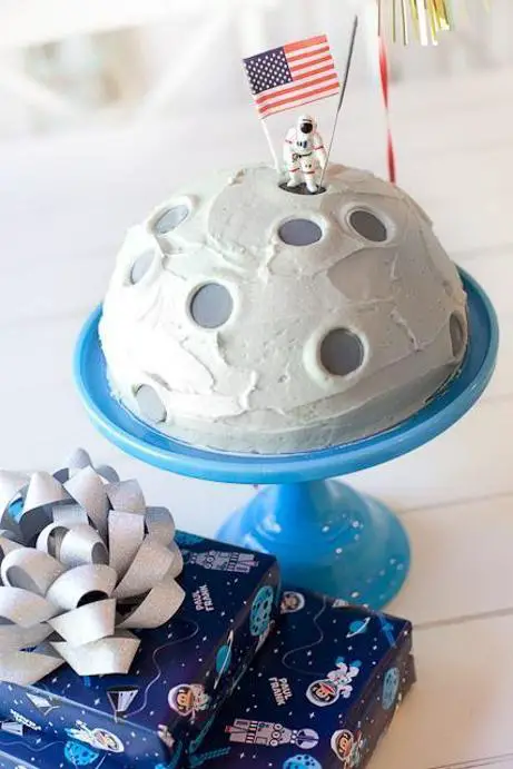 astronaut birthday cake