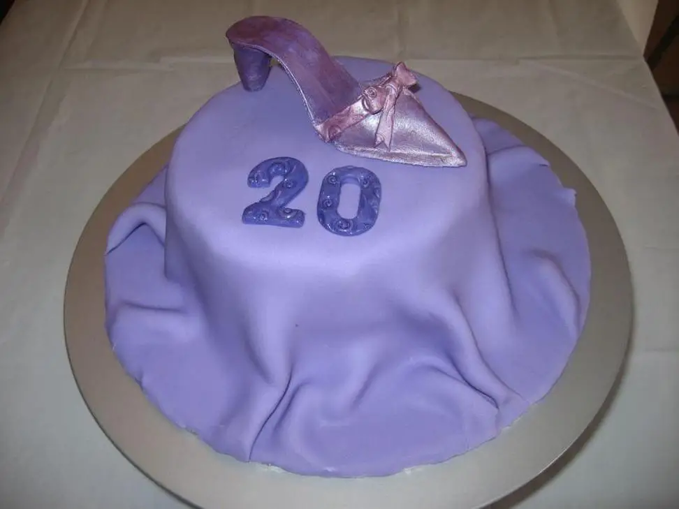 birthday cake for 20 years old girl