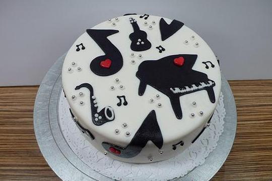birthday cake for music lovers