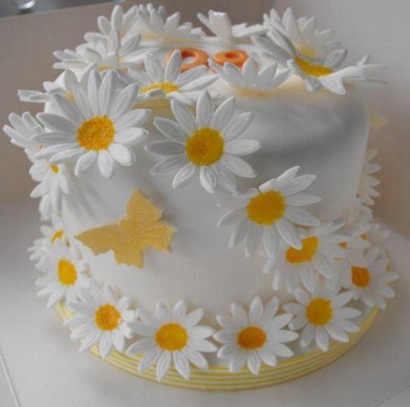 birthday cake with daisies
