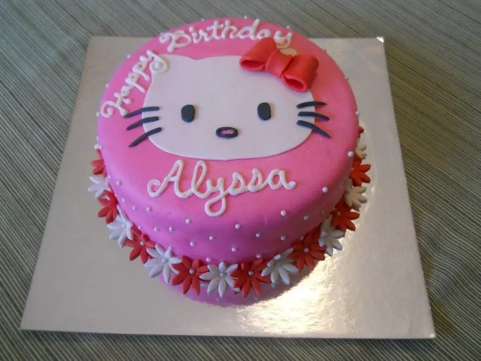 birthday cake with hello kitty