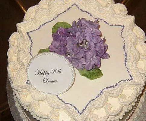 birthday cakes for a 90 year old woman