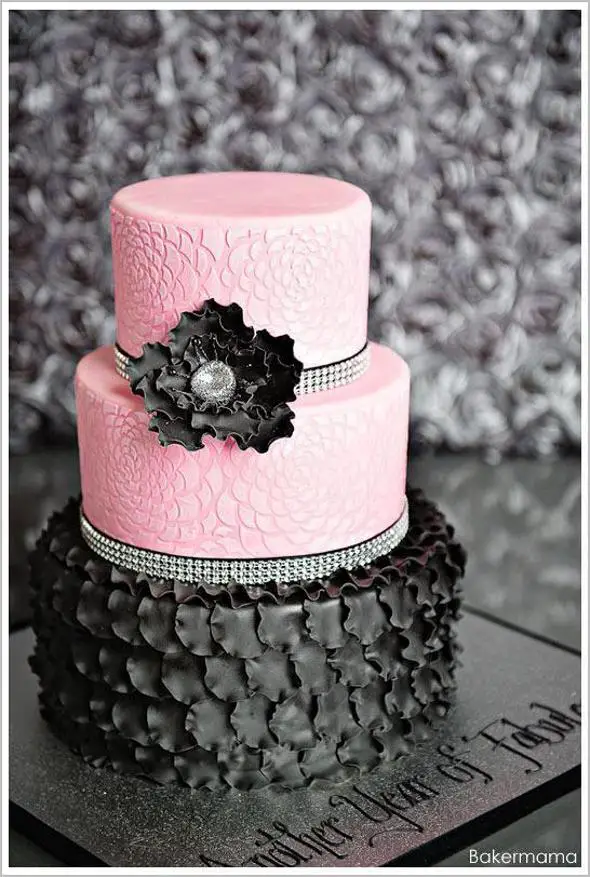 black and pink birthday cakes