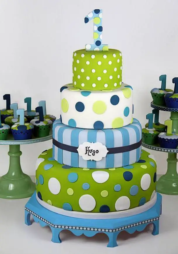 blue and green birthday cakes