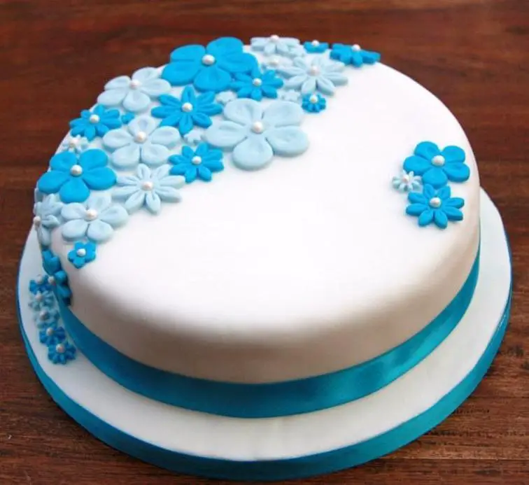 blue flower birthday cake