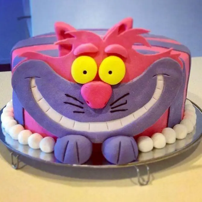 Cheshire Cat Birthday Cake - TheSmartCookieCook