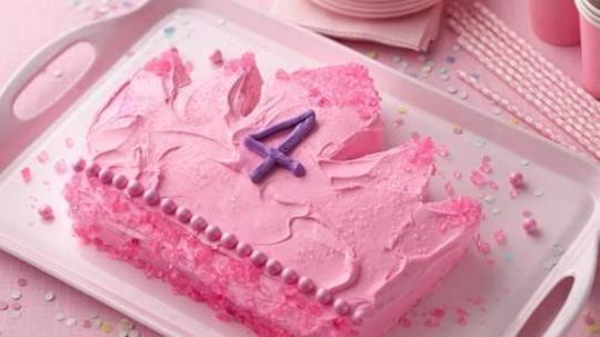 crown shaped birthday cakes