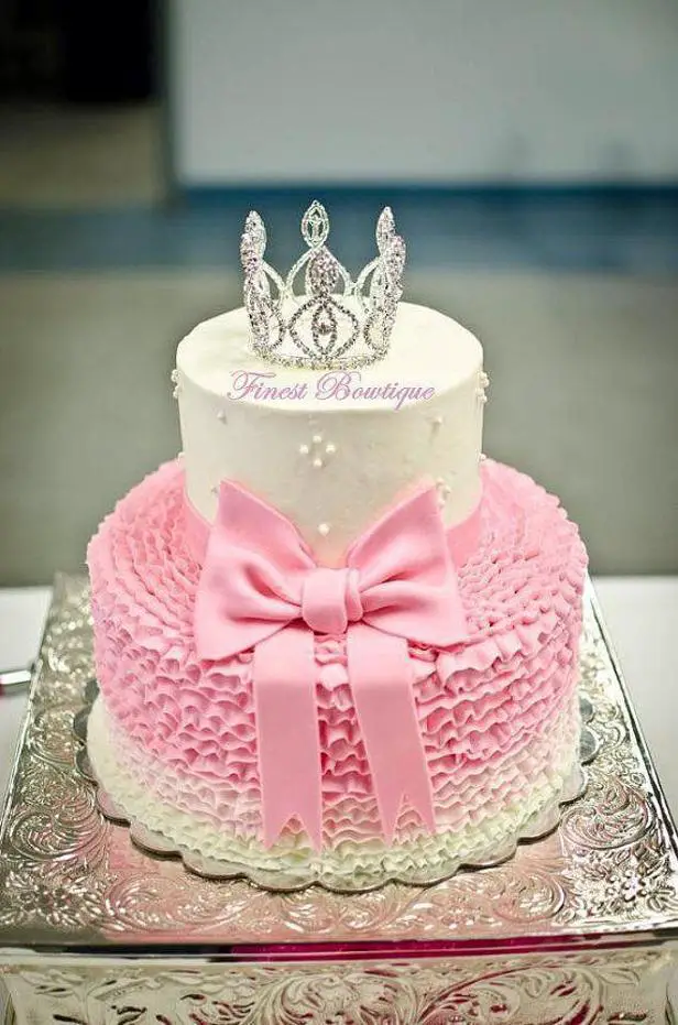 crown shaped birthday cakes