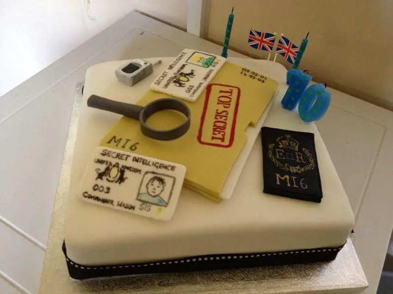 detective birthday cake