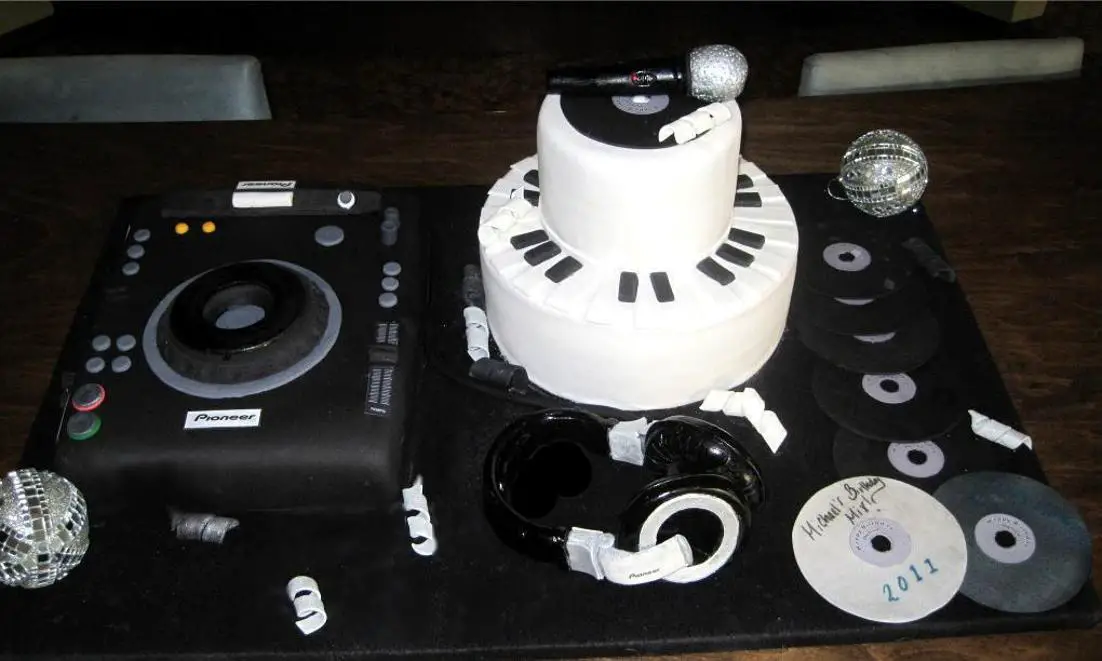 dj birthday cakes