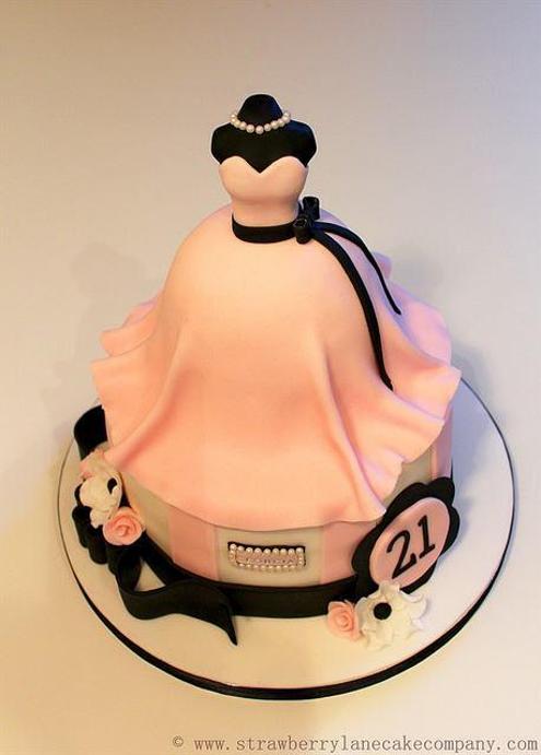 Dress birthday cake - TheSmartCookieCook