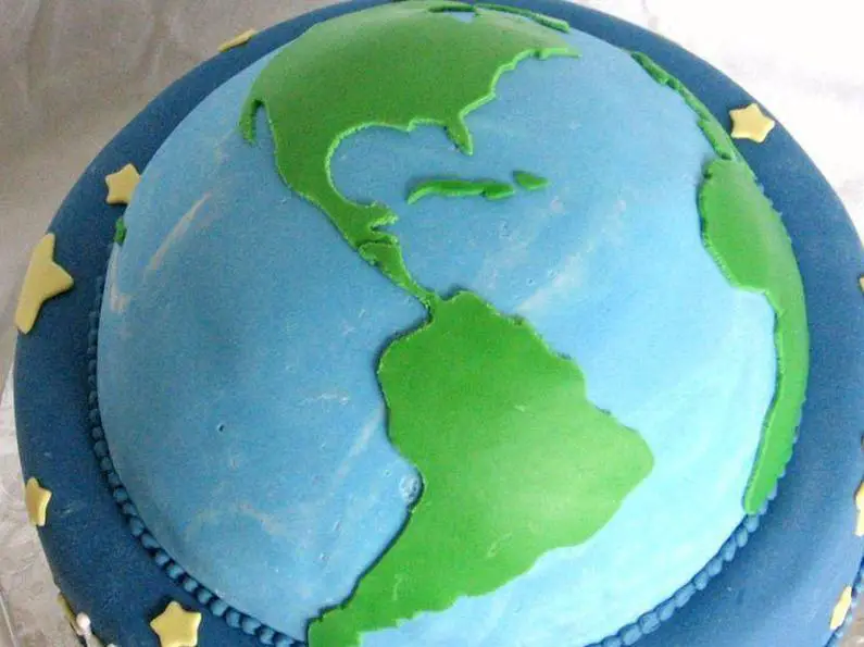 earth birthday cake