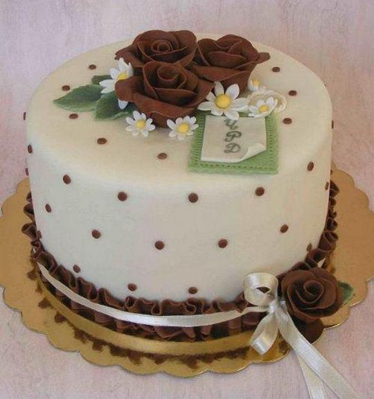 female birthday cakes with flowers