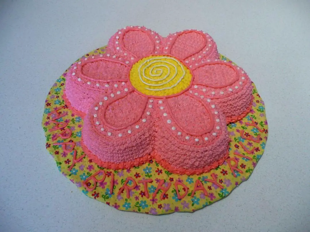 flower shaped birthday cake