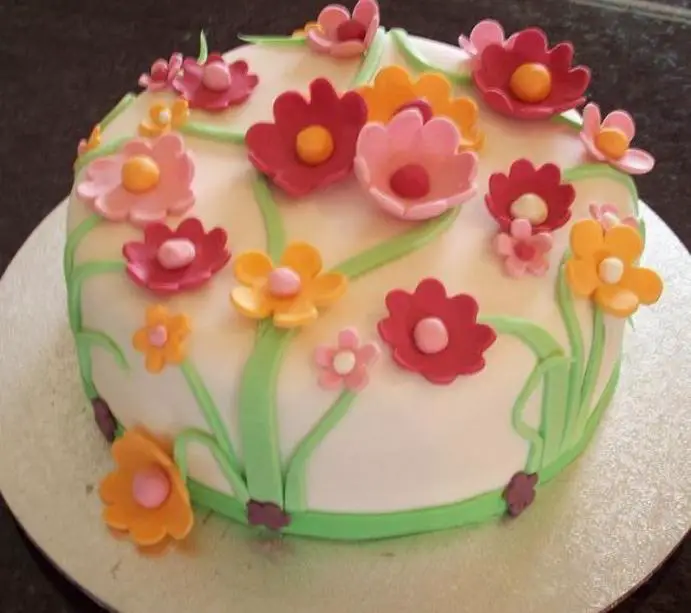 flowery birthday cakes