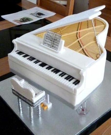 grand piano birthday cake
