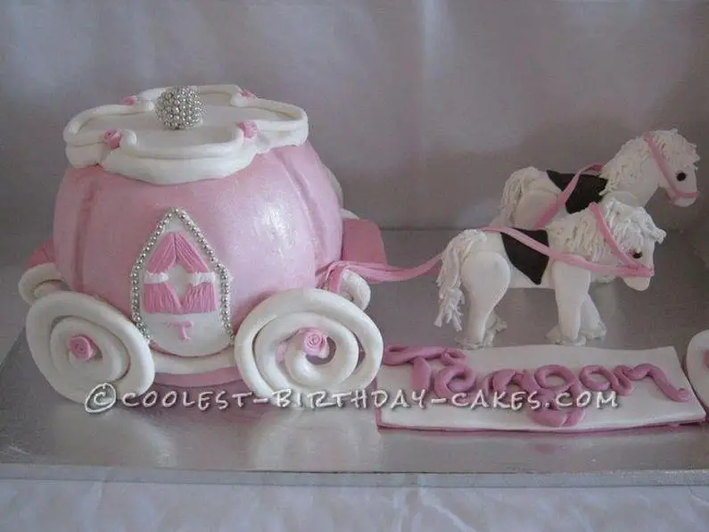 horse and carriage birthday cake