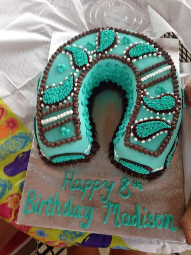 horseshoe birthday cakes