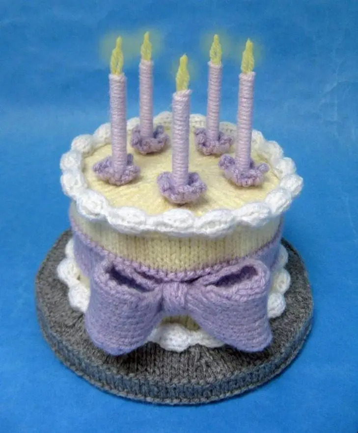 knitting birthday cake