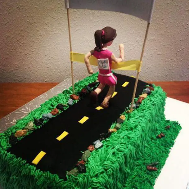 Marathon runner birthday cake - TheSmartCookieCook