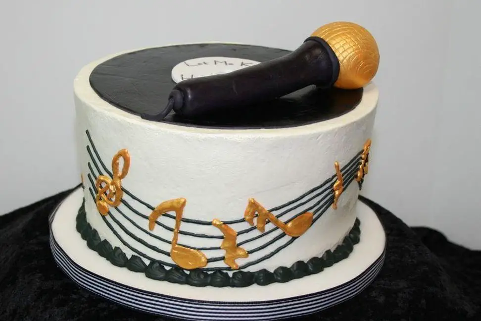 microphone birthday cake