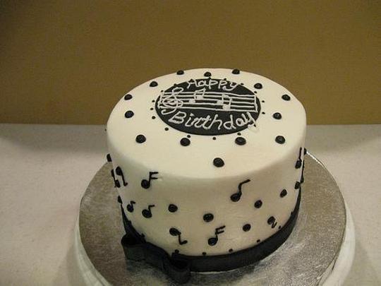 musical notes birthday cake