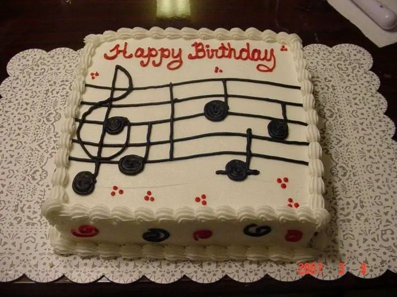 musical notes birthday cake