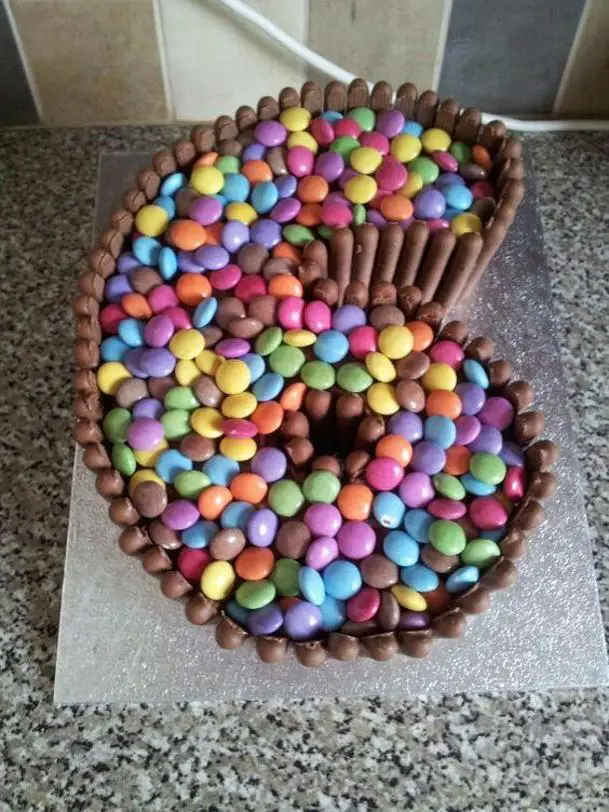 number 6 birthday cake