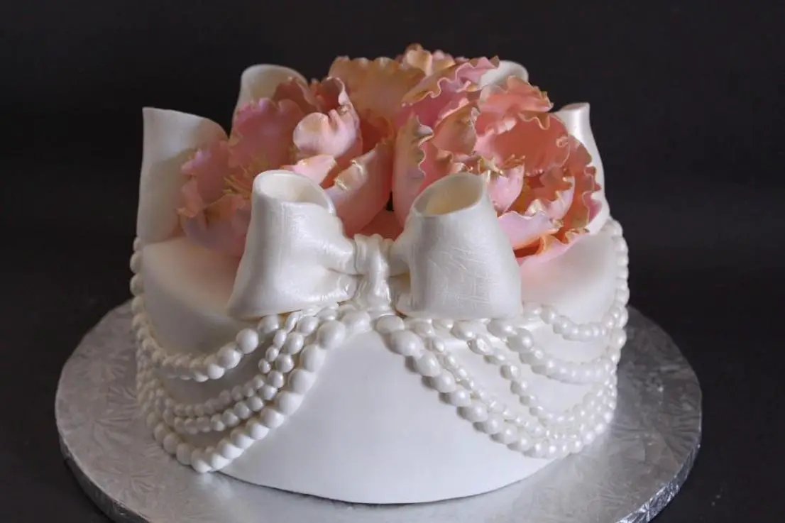 pearl birthday cake