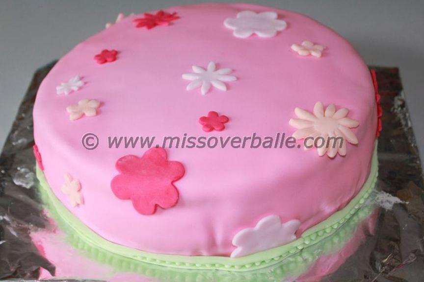 pink colour birthday cakes