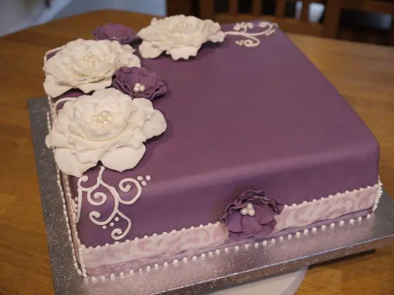 plain square birthday cake