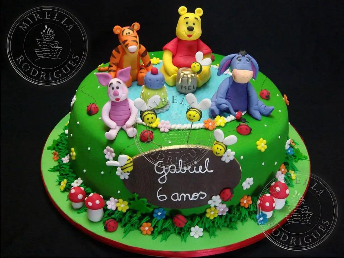 pooh bear birthday cakes