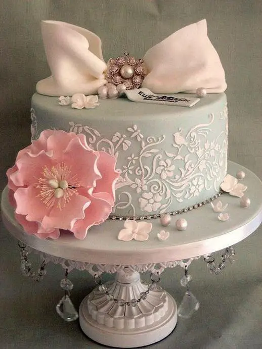 pretty birthday cakes for ladies