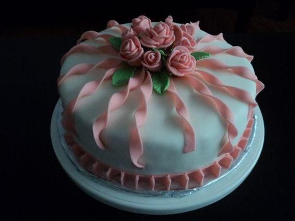 pretty birthday cakes for ladies