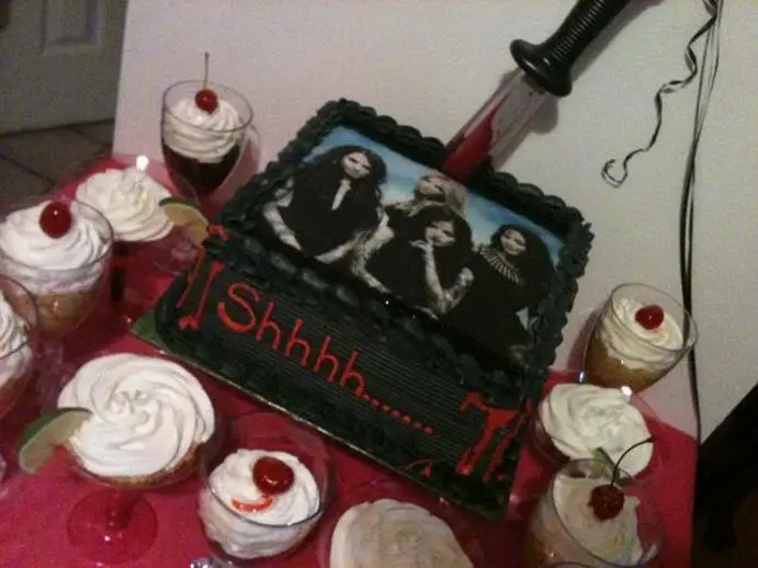 pretty little liars birthday cake