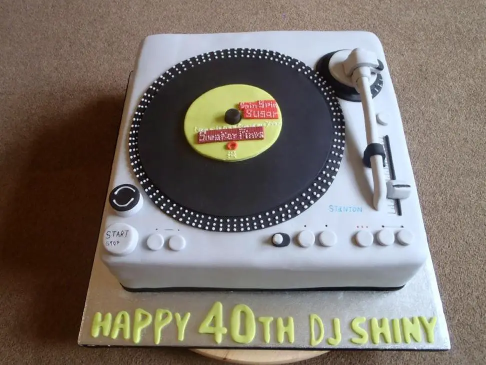 record player birthday cakes