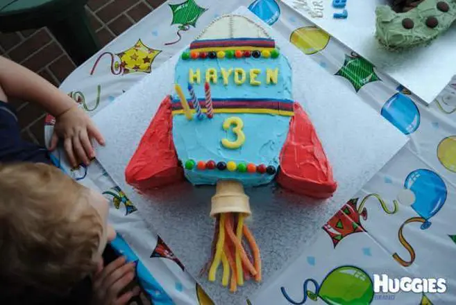 rocket ship birthday cakes