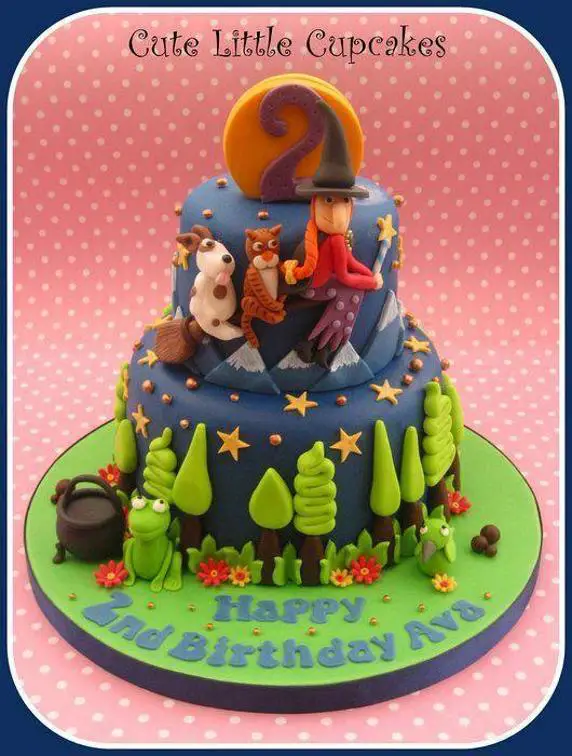 room on the broom birthday cake