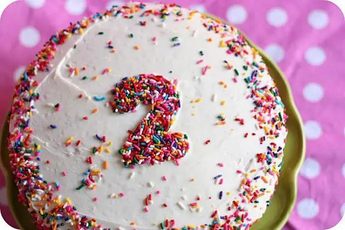 simple pretty birthday cakes