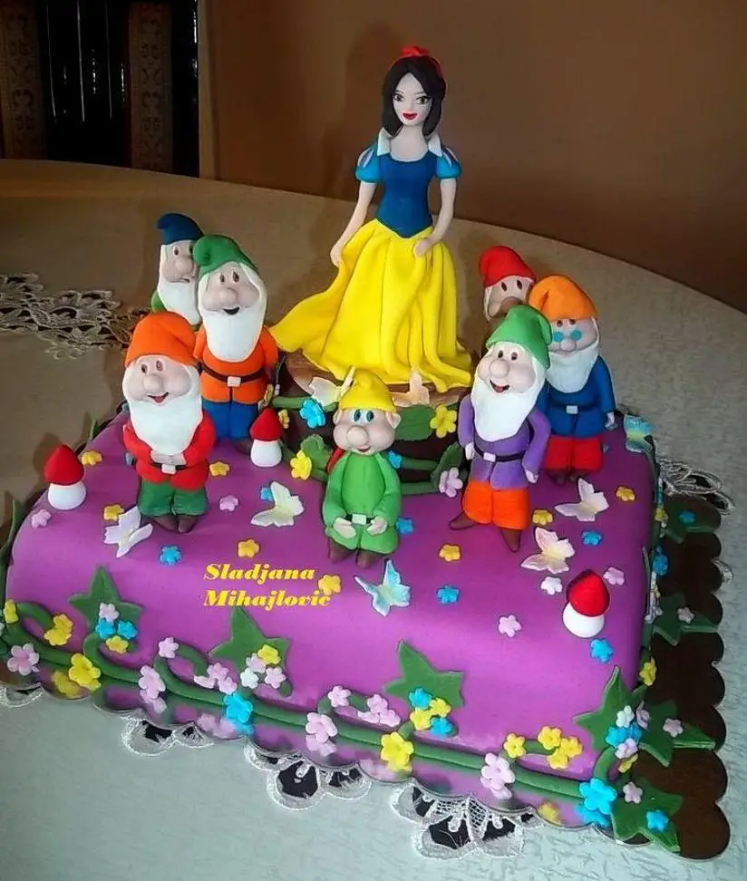 snow white and the seven dwarfs birthday cake