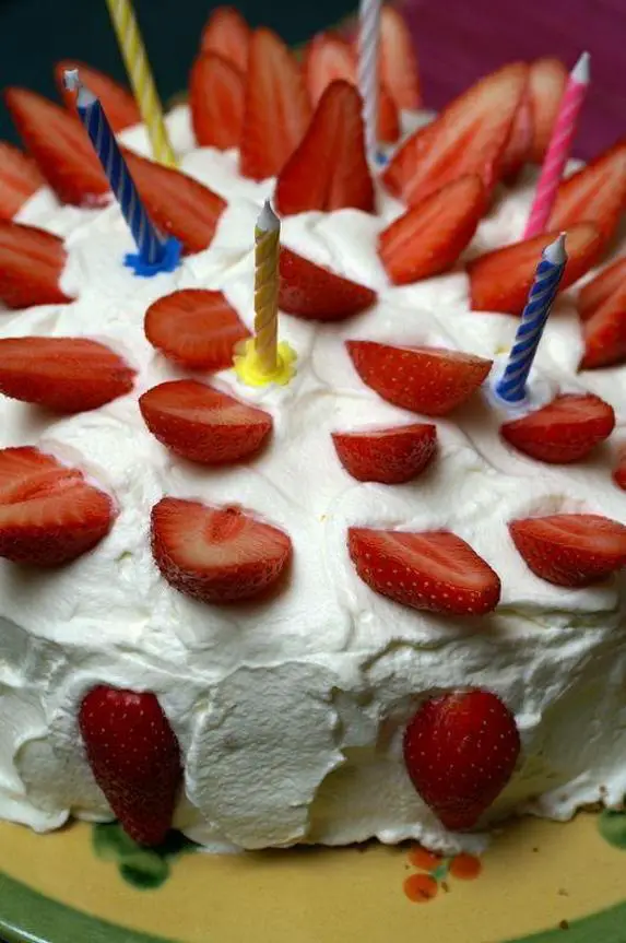 strawberry cream birthday cake