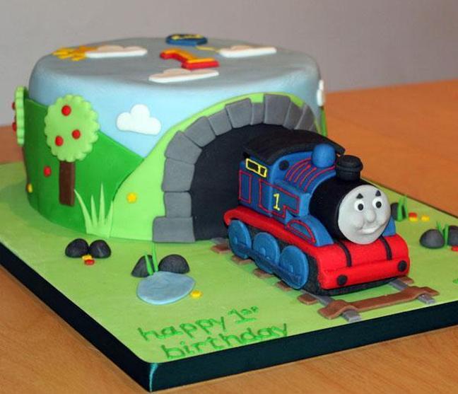 thomas the tank engine birthday cakes